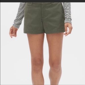 Gap city midrise shorts size 14